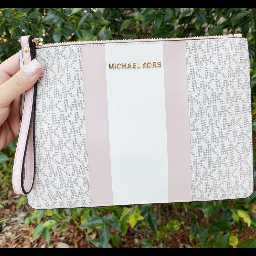 SALE‼️Michael Kors Pouch Signature MK vanilla pink - Picture 4 of 6